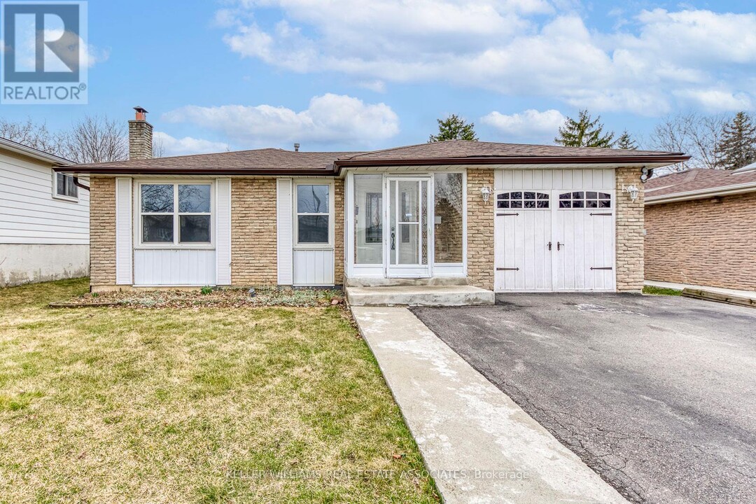 27 Gondola Crescent in Brampton, ON - Building Photo