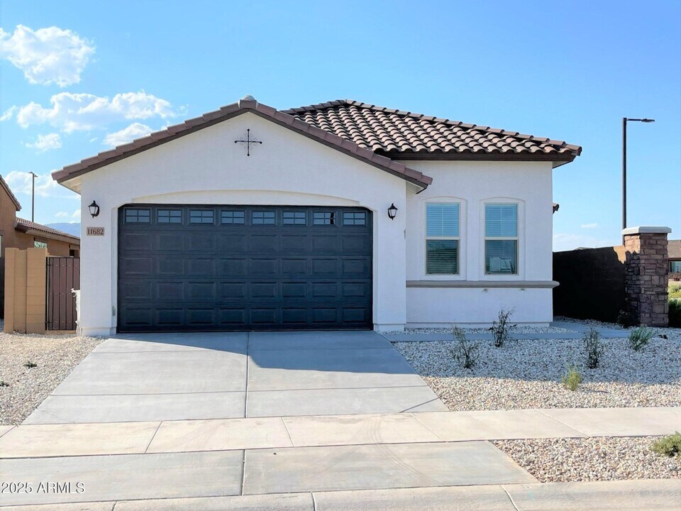 11682 N 188th Dr in Surprise, AZ - Building Photo