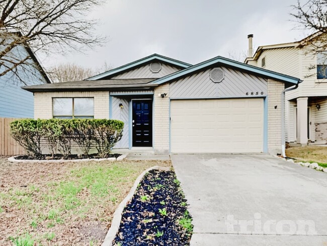 6850 Misty Field Dr in Converse, TX - Building Photo - Building Photo