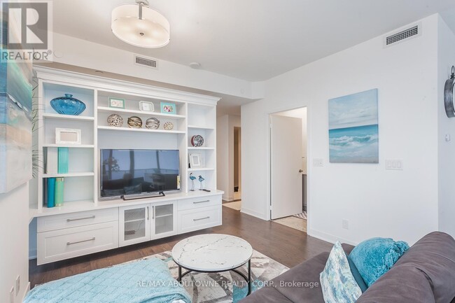 88 Harbour St in Toronto, ON - Building Photo - Building Photo