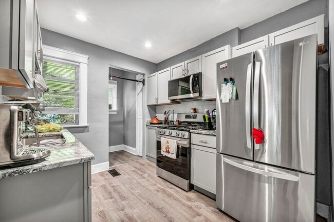 property at 1917 Forest View Dr