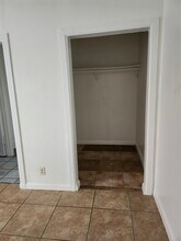 448 S Lake St, Unit 13 in Los Angeles, CA - Building Photo - Building Photo