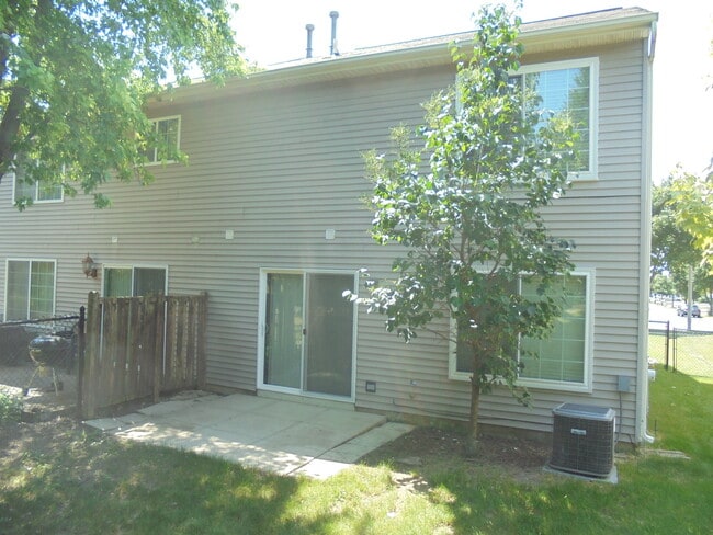 3110 Ronan Dr in Lake In The Hills, IL - Building Photo - Building Photo