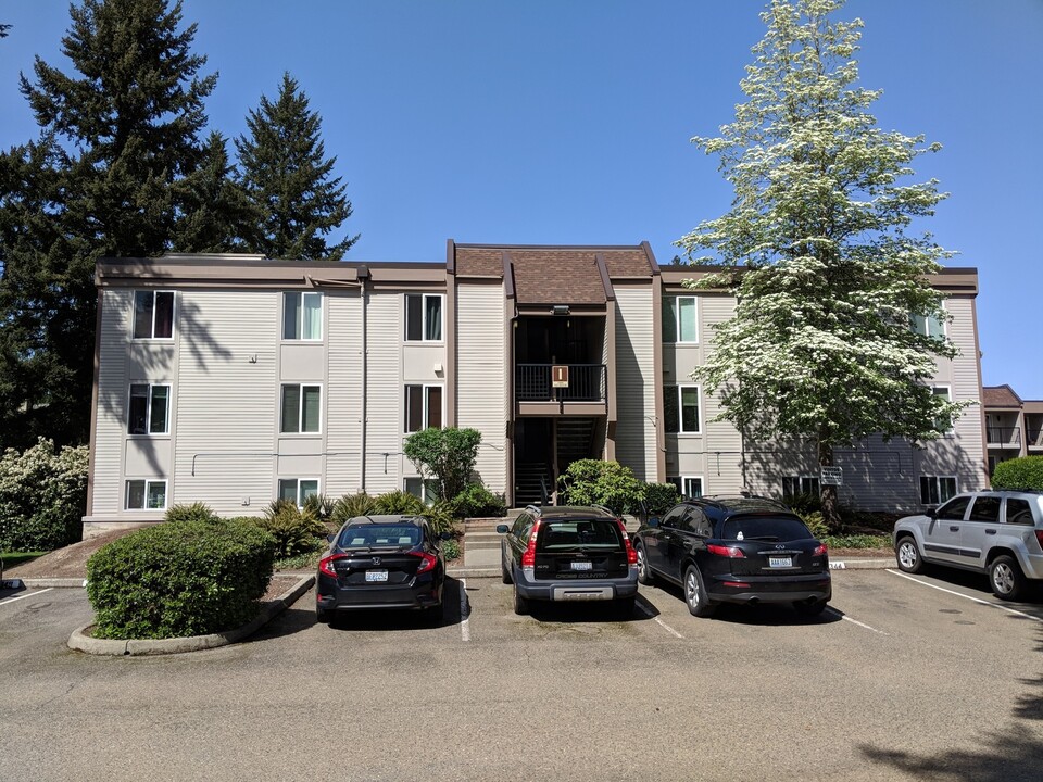 14600 NE 32nd St in Bellevue, WA - Foto de edificio