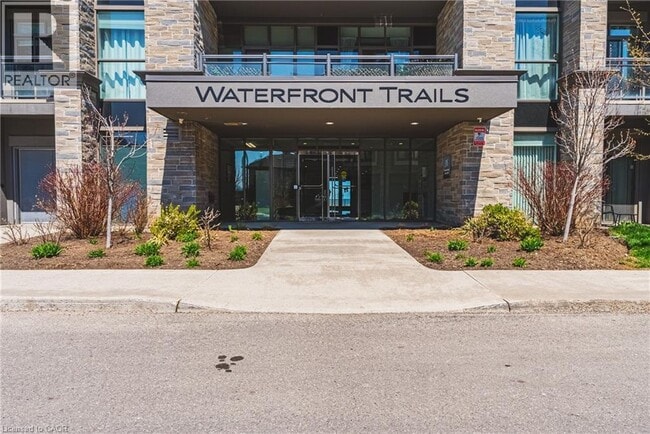 35 Southshore Cres in Stoney Creek, ON - Building Photo - Building Photo