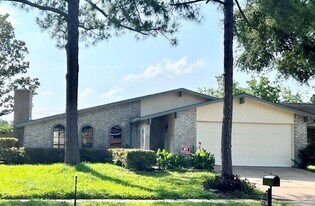 15730 Corsair Rd in Houston, TX - Building Photo