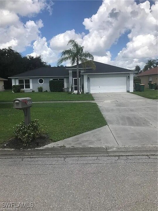 3231 Orange Grove Trail in Naples, FL - Building Photo