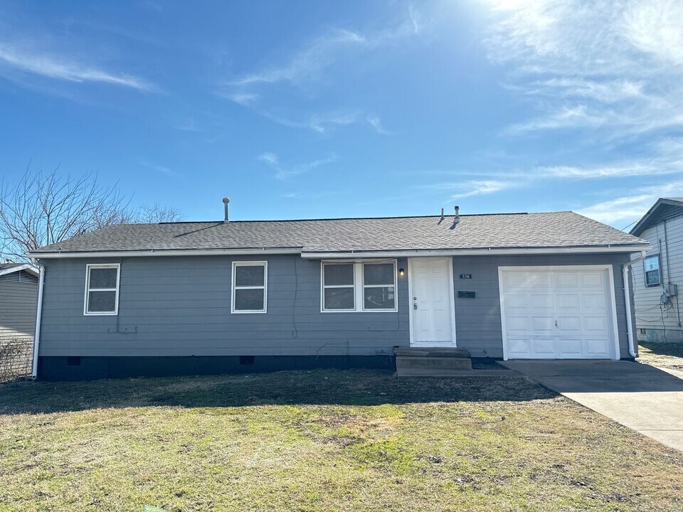 338 E 57th Pl N in Tulsa, OK - Building Photo
