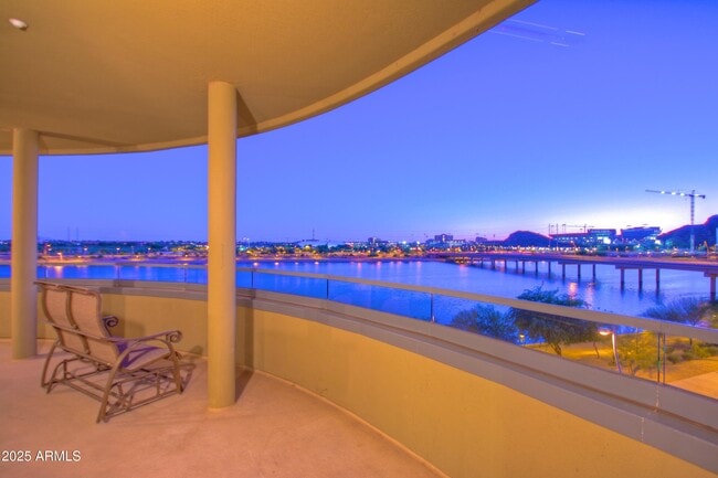 945 E Playa Del Norte Dr