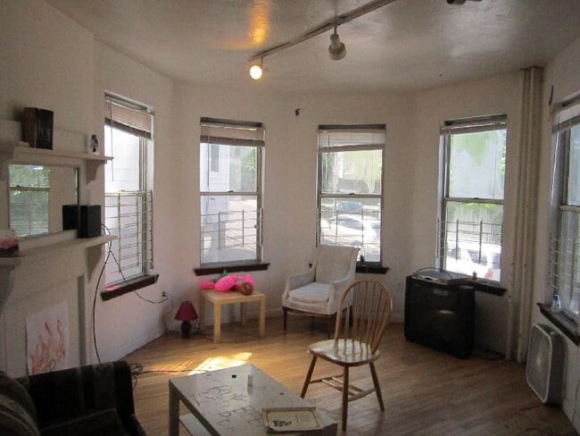 10 Parker Hill Ave, Unit 2 in Boston, MA - Foto de edificio - Building Photo