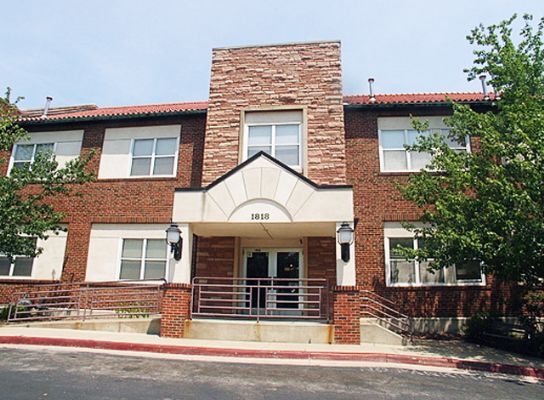 Marlborough Manor in Kansas City, MO - Building Photo