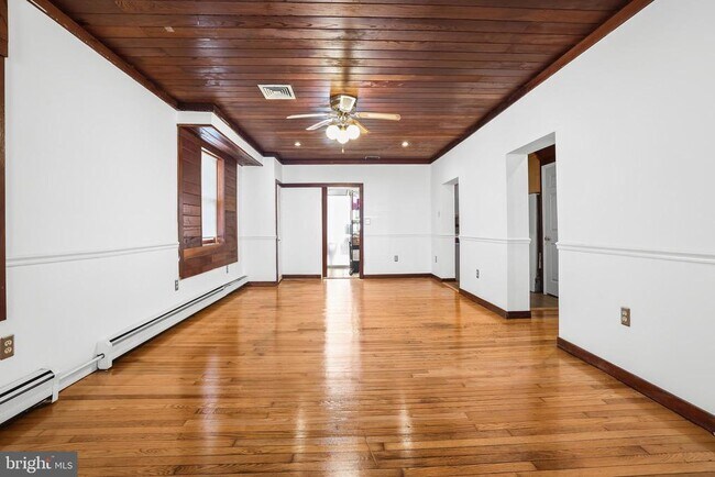 property at 2206 S Fern St
