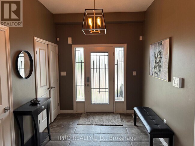252 Westbank Trail in Hamilton, ON - Building Photo - Building Photo