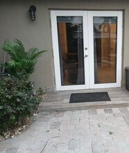 2200 NE 19th Ave, Unit Wilton Manors Suite in Wilton Manors, FL - Building Photo - Building Photo