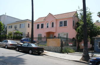 905 S Mariposa Ave in Los Angeles, CA - Building Photo - Building Photo