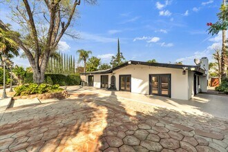 6201 Corbin Ave in Tarzana, CA - Building Photo - Building Photo