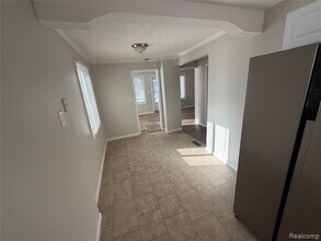 22130 Cora Ave in Farmington Hills, MI - Building Photo - Building Photo