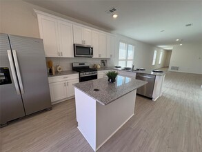 15137 Cyn Rpds Rd in Conroe, TX - Foto de edificio - Building Photo
