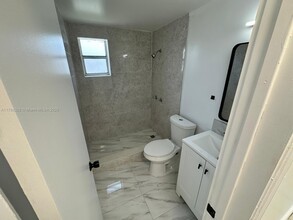 6029 Polk St in Hollywood, FL - Foto de edificio - Building Photo