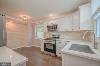 3617 S Four Mile Run Dr in Arlington, VA - Building Photo - Building Photo