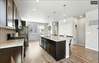 6988 Ipswich Ct in Castle Pines, CO - Foto de edificio - Building Photo