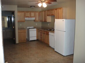 206 Broadway St, Unit C in Eau Claire, WI - Foto de edificio - Building Photo