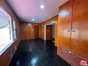 2143 N Commonwealth Ave in Los Angeles, CA - Building Photo - Building Photo