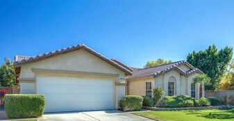 37760 Driscoll St in Palm Desert, CA - Building Photo