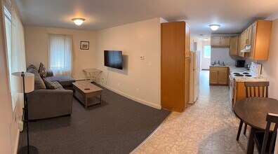 1017 Summerhaven Rd, Unit #3 in Augusta, ME - Foto de edificio - Building Photo