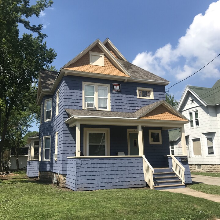 818 Scott Ave, Unit 818 in Oshkosh, WI - Foto de edificio