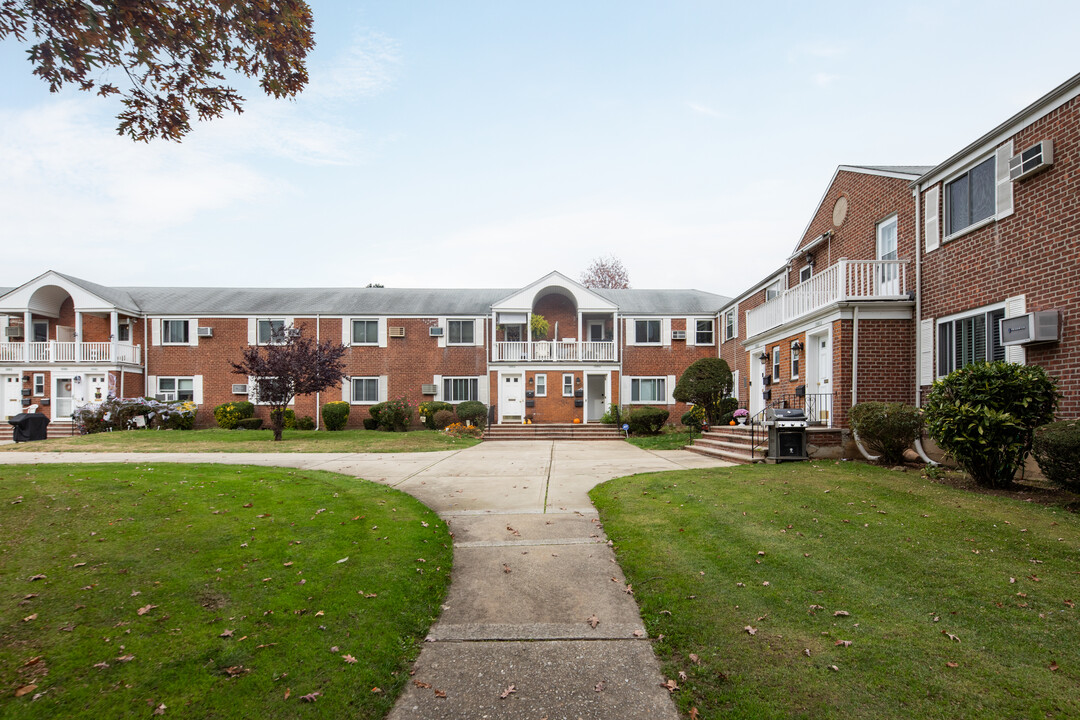 Glen Oaks Village in Glen Oaks, NY - Building Photo