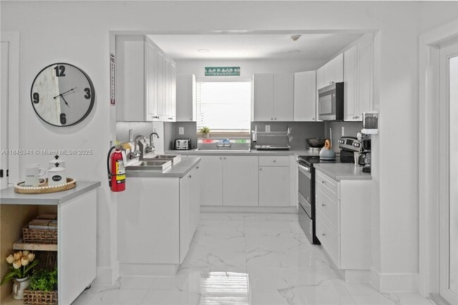 1310 SW 76th Ave in Miami, FL - Building Photo - Building Photo
