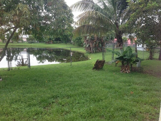 7355 Pinedale Dr in Boynton Beach, FL - Building Photo - Building Photo