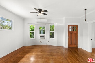 123 Ellita Pl in Los Angeles, CA - Building Photo - Building Photo