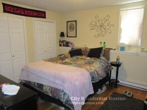 163 F St, Unit 1 in Boston, MA - Foto de edificio - Building Photo