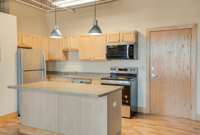 Kassenborg Apartments in Moorhead, MN - Building Photo - Building Photo