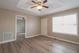 581 Oakmont Dr in Clarksville, TN - Building Photo - Building Photo