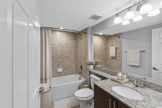 Blu on Marina Boulevard in Fort Lauderdale, FL - Foto de edificio - Building Photo