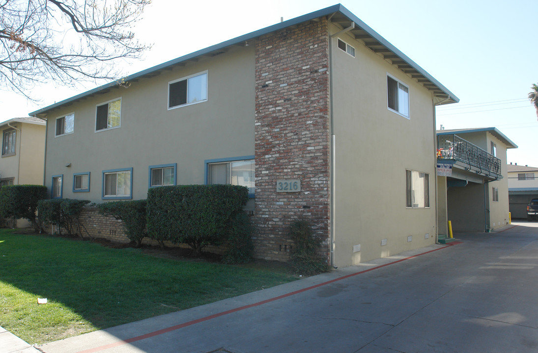 Savoy Plaza Apartments in San Jose, CA - Building Photo