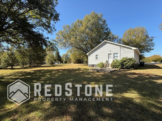 927 E Haggard Ave in Elon, NC - Building Photo - Building Photo
