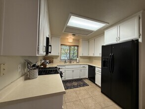 1574 Kona Dr in Chico, CA - Building Photo - Building Photo