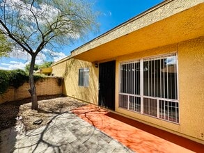 3231 E Presidio Rd in Tucson, AZ - Foto de edificio - Building Photo