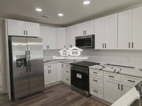 300 Saddle Creek Ln in Roswell, GA - Building Photo - Building Photo