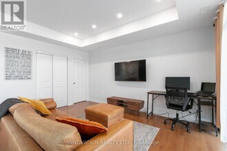 105 Lynn Vly Ter in Ottawa, ON - Building Photo - Building Photo