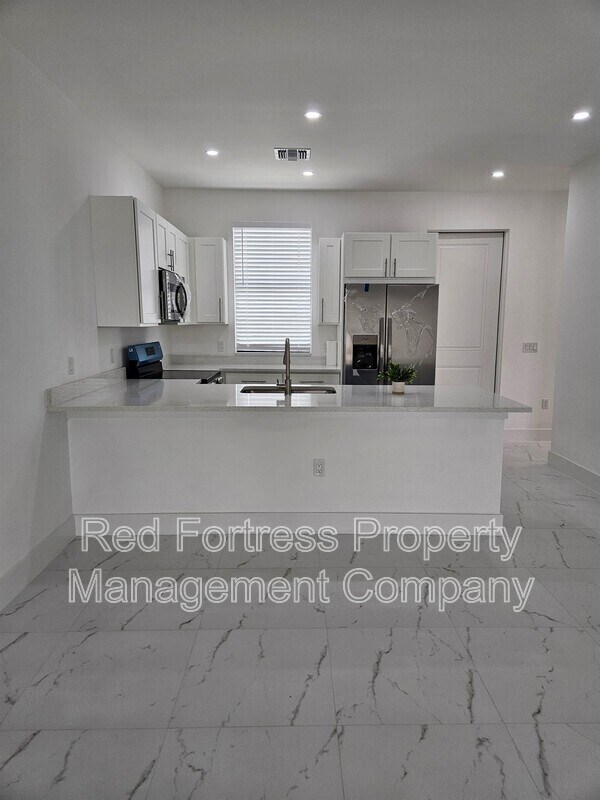 5148 Centennial Blvd in Lehigh Acres, FL - Foto de edificio - Building Photo