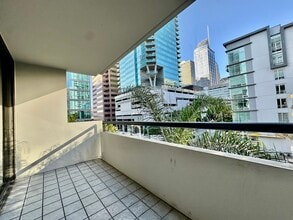 600 W 9th St, Unit 406 in Los Angeles, CA - Building Photo - Building Photo