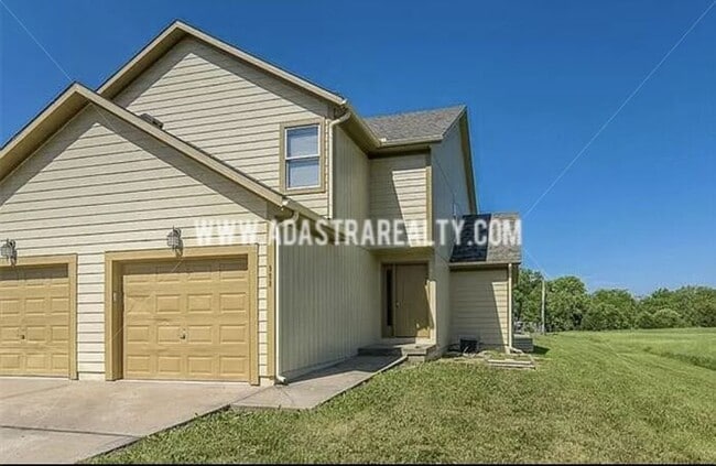 property at 908 N Elm St