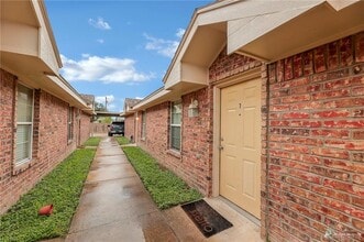 2309 W Candlelight Ln in Edinburg, TX - Building Photo - Building Photo