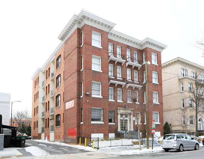 R Street Apartments in Washington, DC - Building Photo - Building Photo