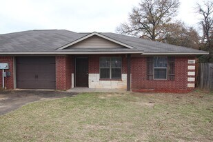 17013 Loring Ln in Lindale, TX - Building Photo